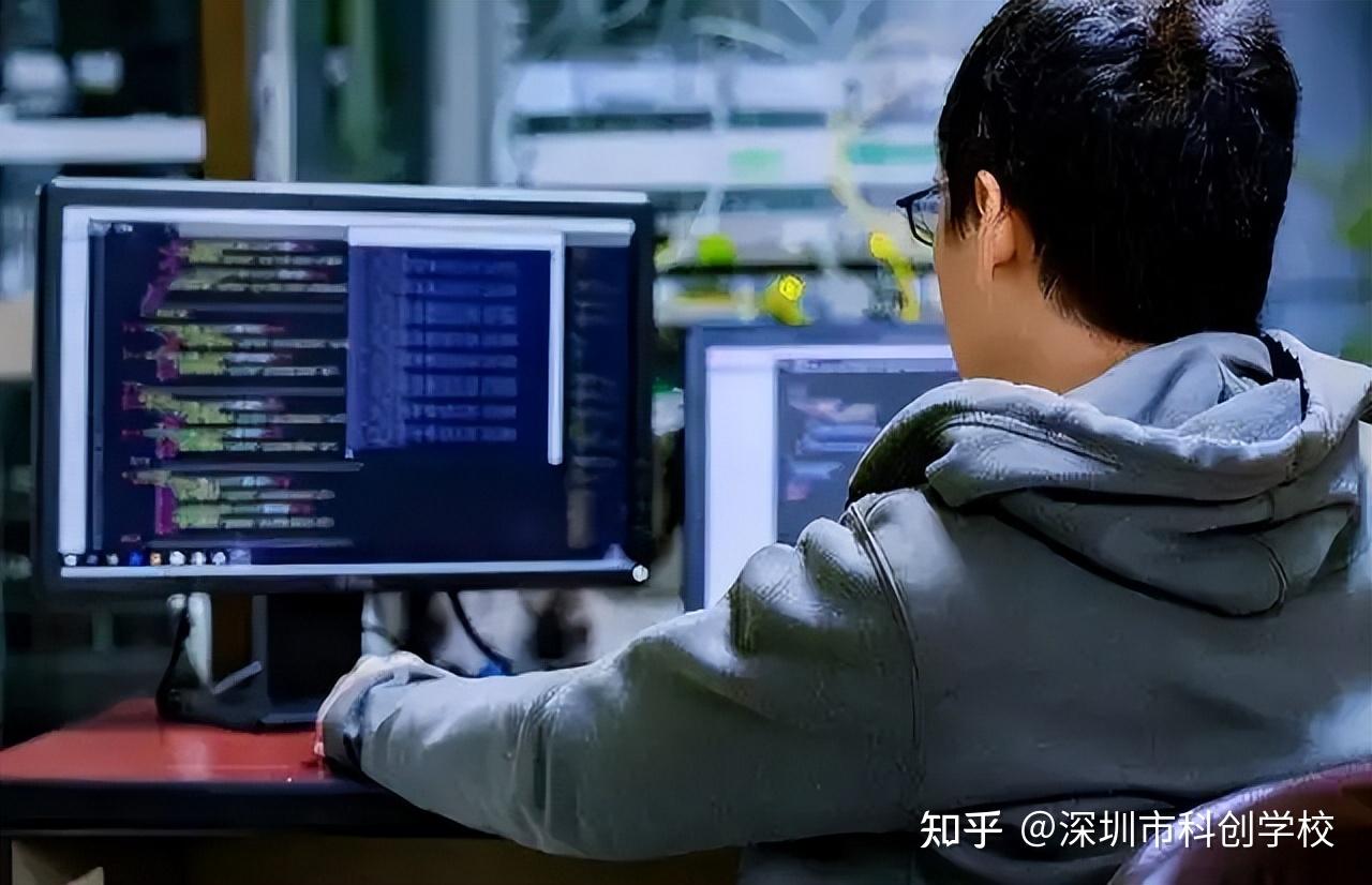 軟件開發培訓 互聯網時代的黑馬職業，就業前景名副其實的高